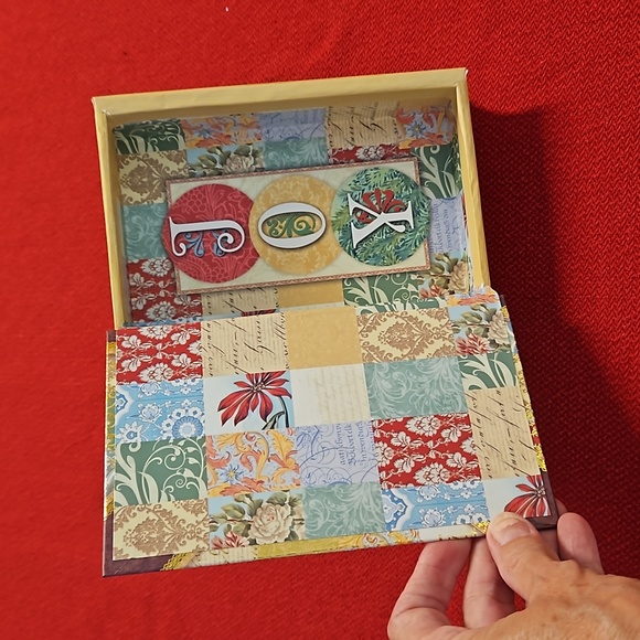 Punch Studio PEACE JOY Christmas Holiday keepsake box faux book magnetic closure - Picture 10 of 10